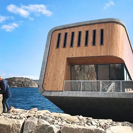 10 Person In Lindesnes * Spangereid