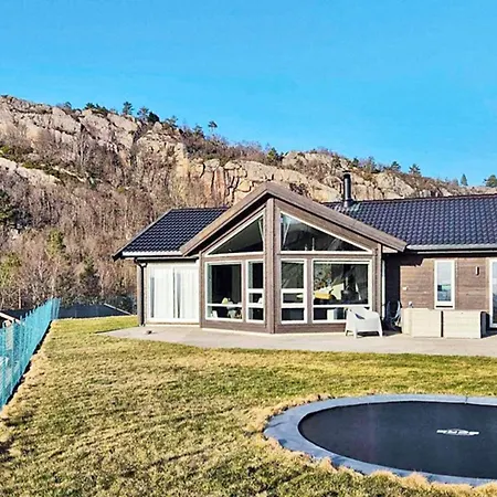 10 Person In Lindesnes Vakantiehuis Spangereid