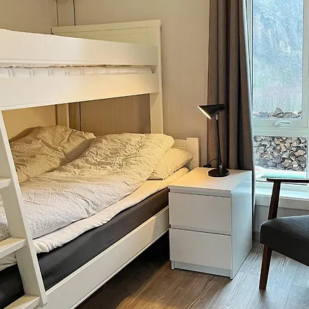 10 Person In Lindesnes *