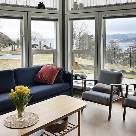 10 Person In Lindesnes * Spangereid