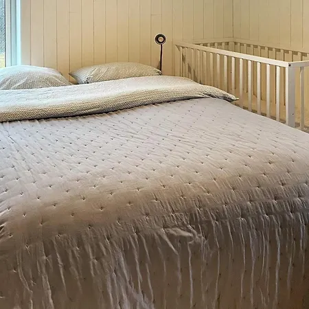 10 Person In Lindesnes *