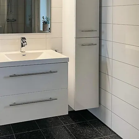 10 Person In Lindesnes Spangereid