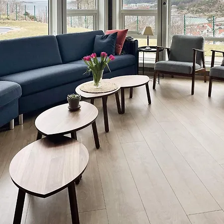 10 Person In Lindesnes * Spangereid