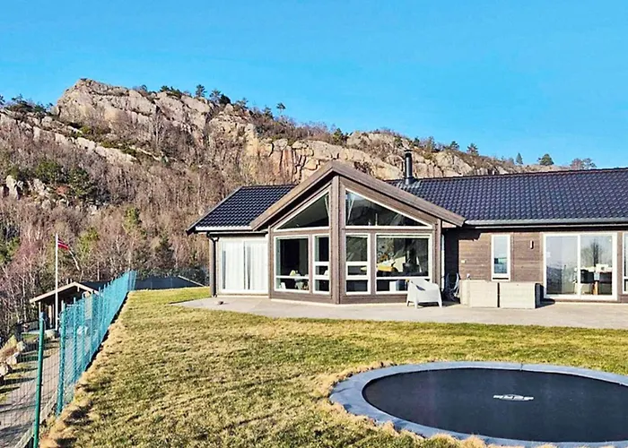 10 Person In Lindesnes Semesterbostad Spangereid